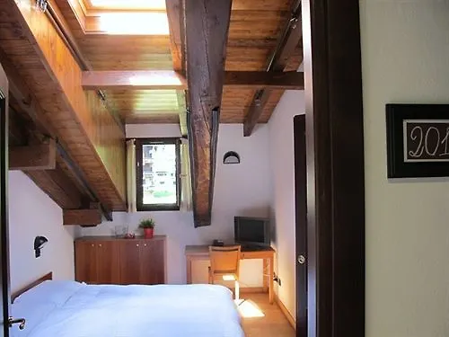 Casa Alpina Don Guanella 3* マクニャーガ
